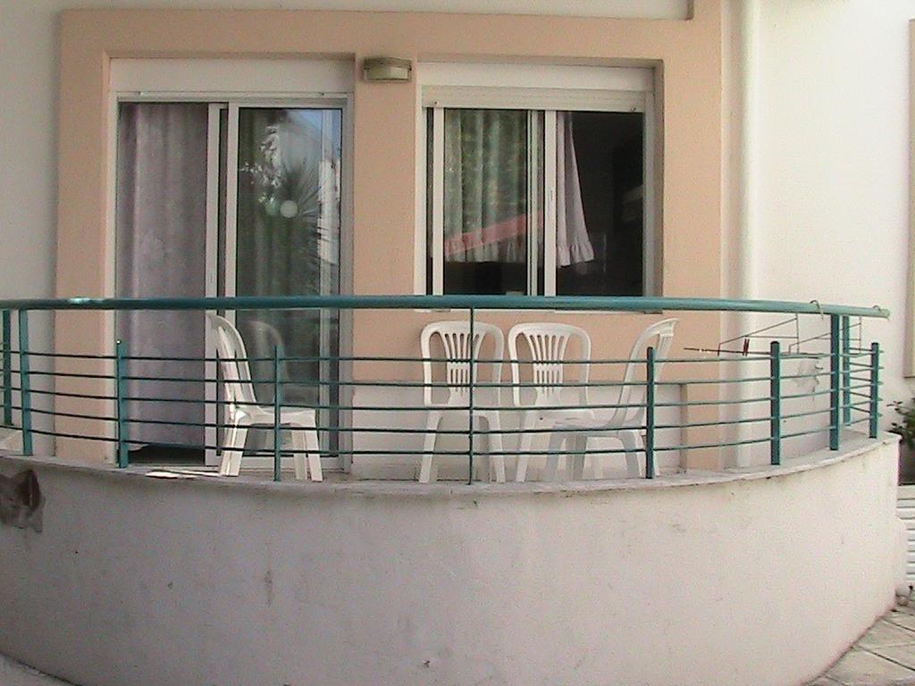 Niki Apartments Polychrono Exterior photo